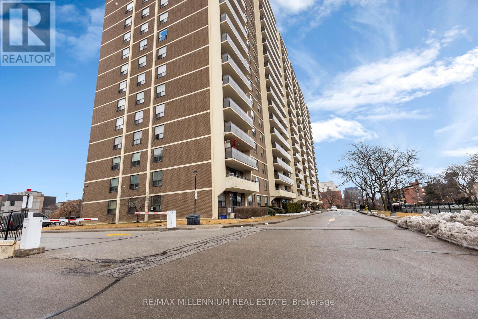 1108 - 511 The West Mall Drive W, Toronto, Ontario  M9C 1G5 - Photo 2 - W12817270