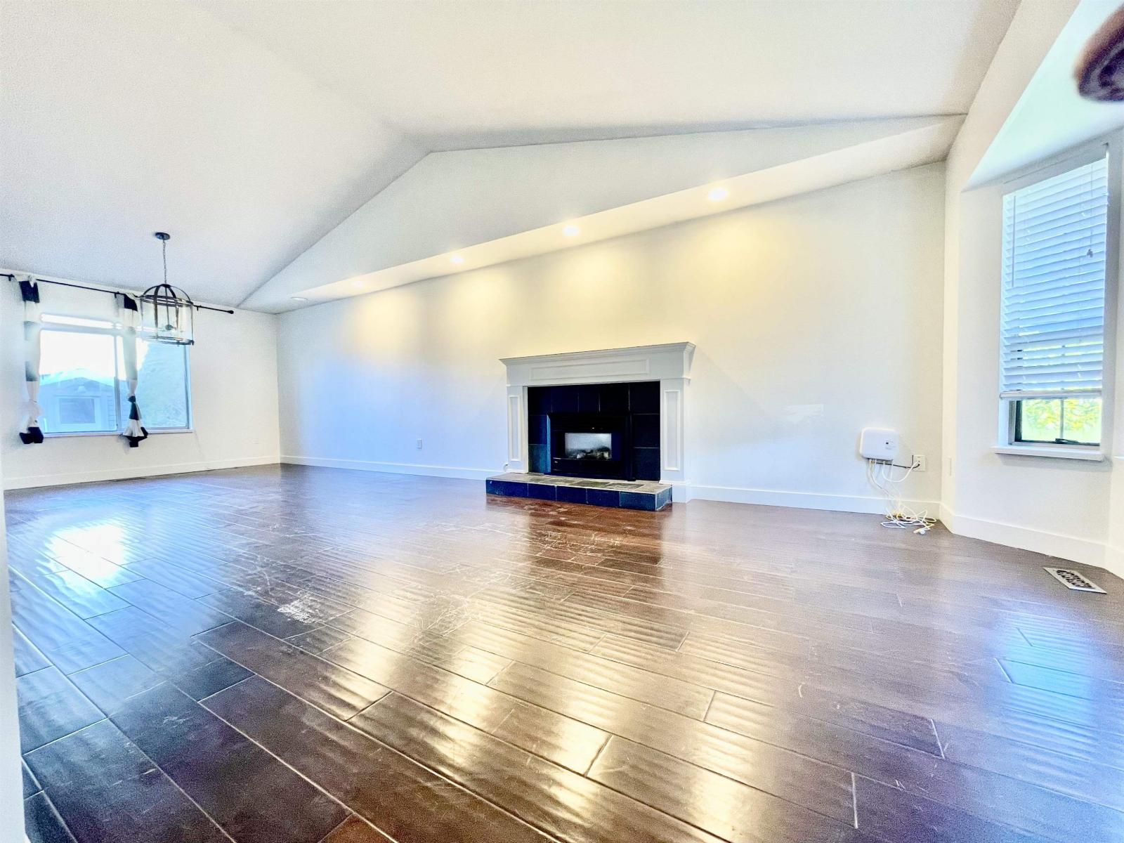 873x 215b Street, Langley, British Columbia  V1M 2E6 - Photo 2 - R3093112