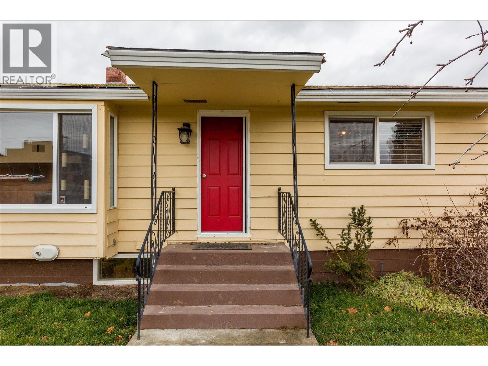 13614 Spencer Avenue, Summerland, British Columbia  V0H 1Z0 - Photo 2 - 10374688