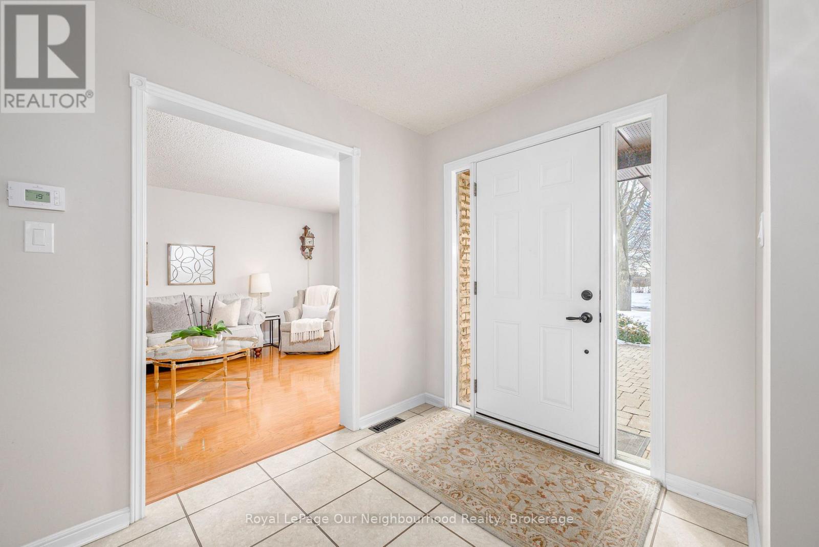 3 Woodlawn Court, Whitby, Ontario  L1N 6R4 - Photo 5 - E12817344