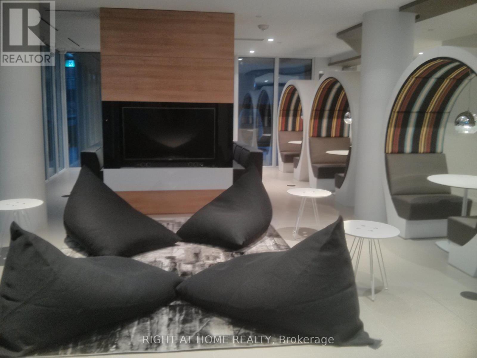 1011 - 68 Shuter Street, Toronto, Ontario  M5B 1B4 - Photo 10 - C12804454