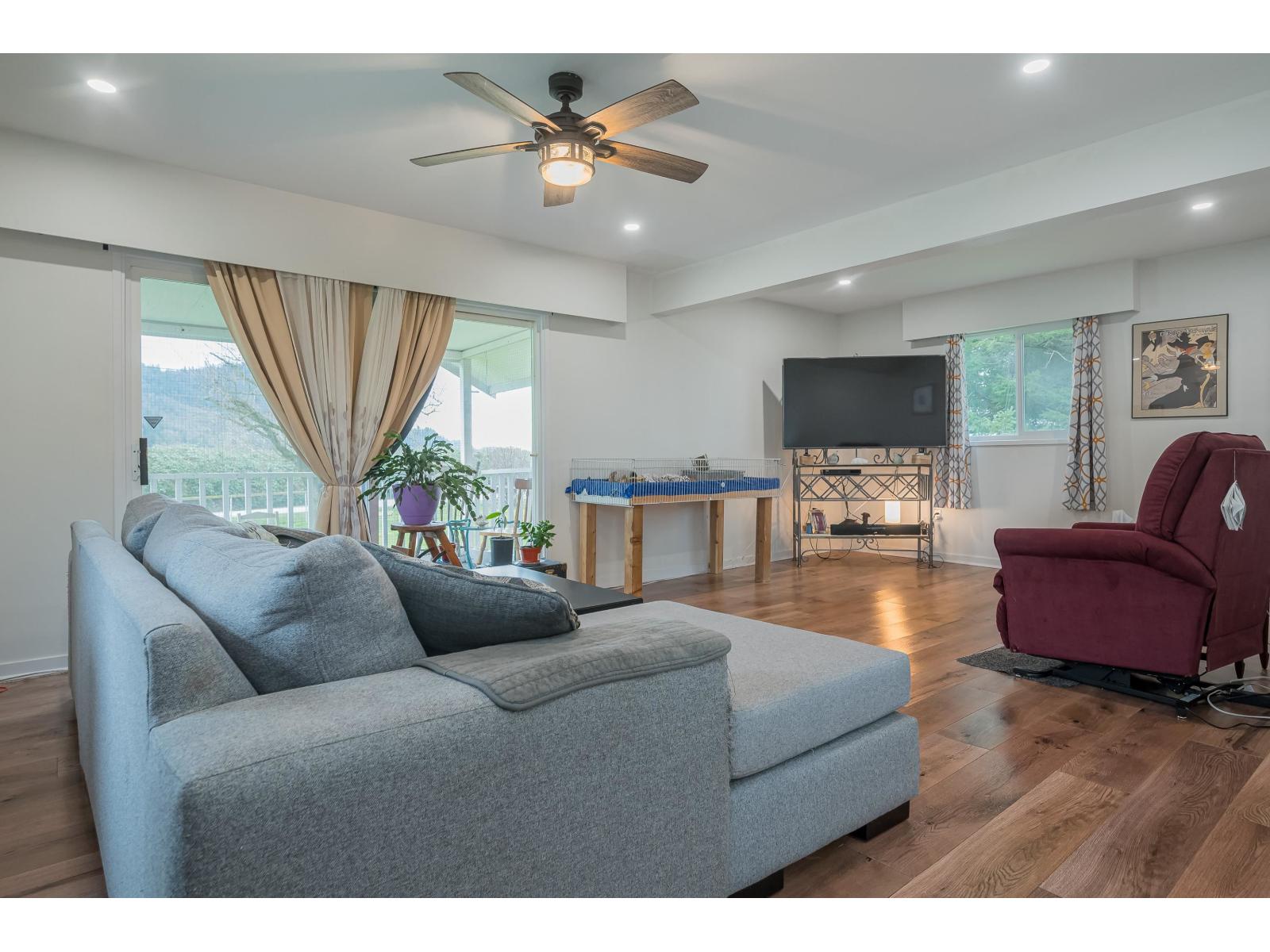 36113 Page Road, Abbotsford, British Columbia  V3G 1P3 - Photo 4 - R3090156