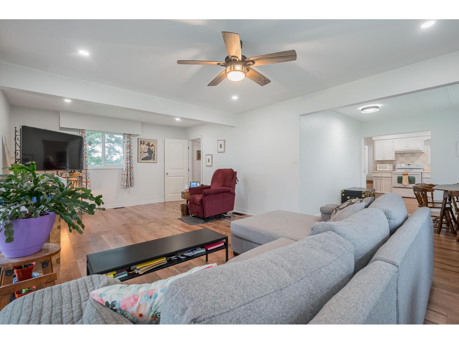 36113 Page Road, Abbotsford, British Columbia  V3G 1P3 - Photo 8 - R3090156