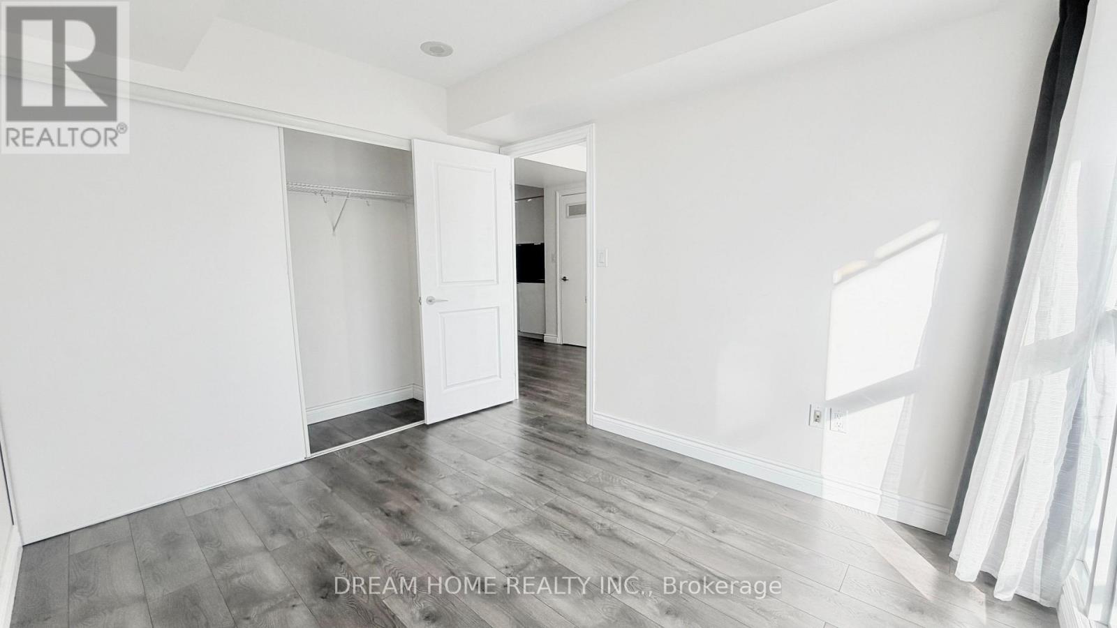 935 - 15 Iceboat Terrace, Toronto, Ontario  M5V 4A5 - Photo 8 - C12817342