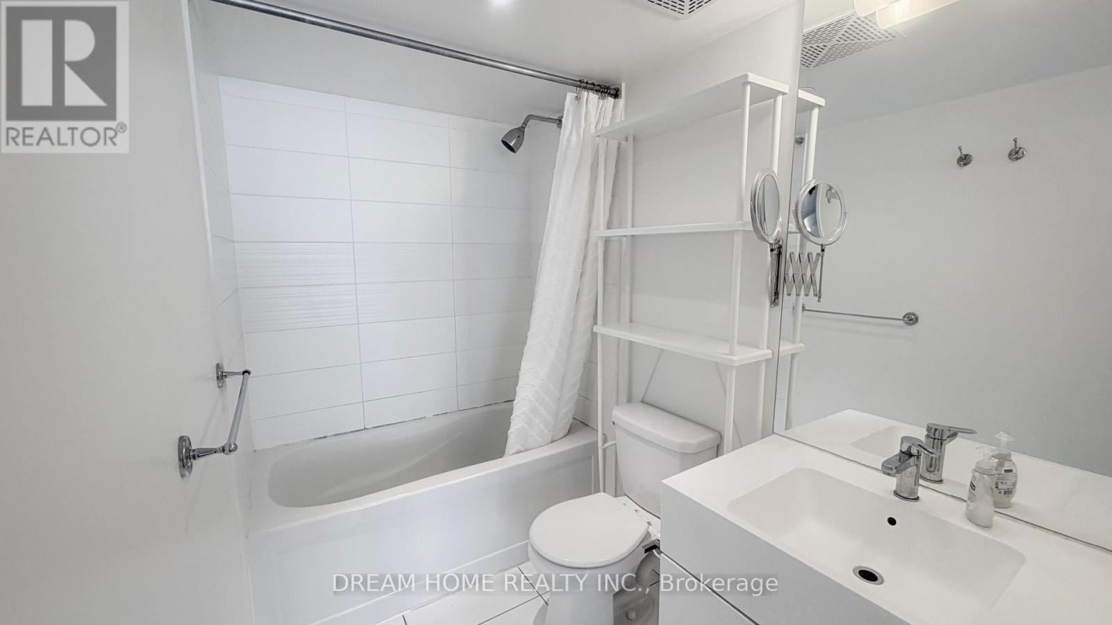 935 - 15 Iceboat Terrace, Toronto, Ontario  M5V 4A5 - Photo 9 - C12817342