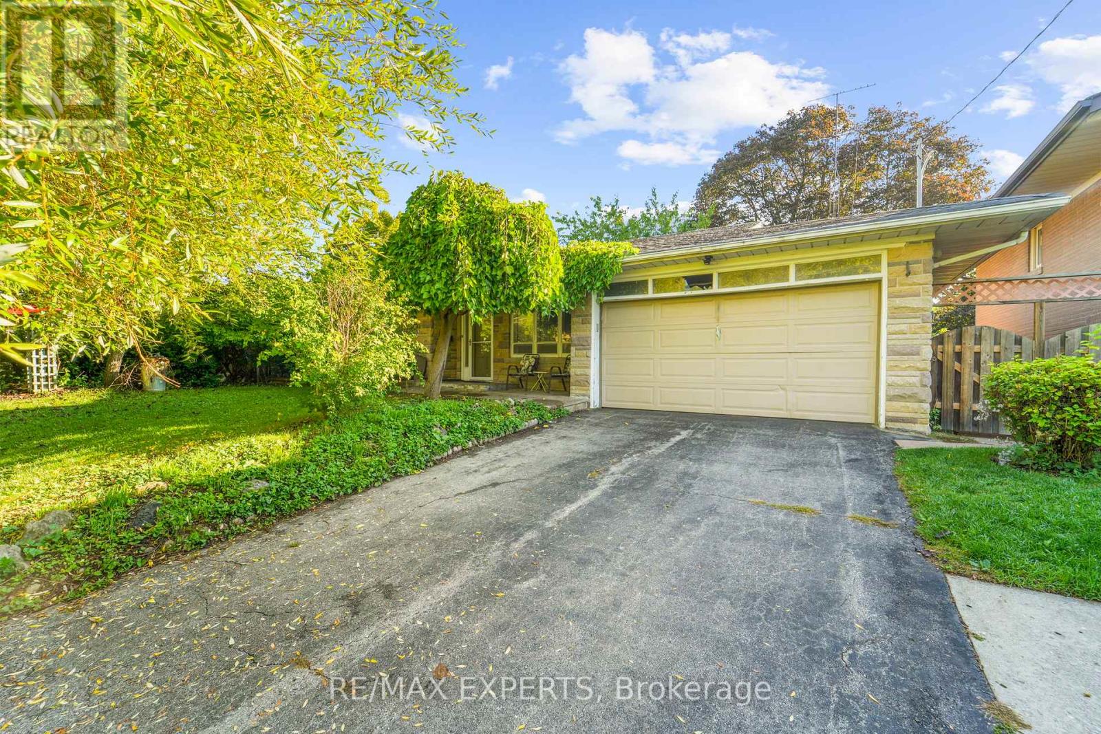 19 Duncombe Boulevard, Toronto, Ontario  M1M 3A4 - Photo 4 - E12817318