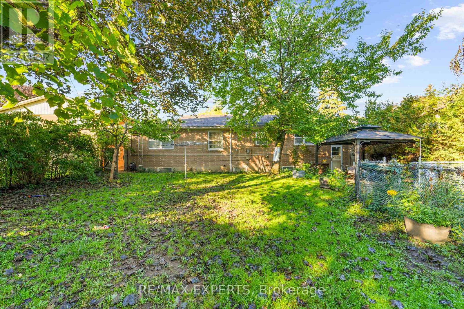 19 Duncombe Boulevard, Toronto, Ontario  M1M 3A4 - Photo 8 - E12817318