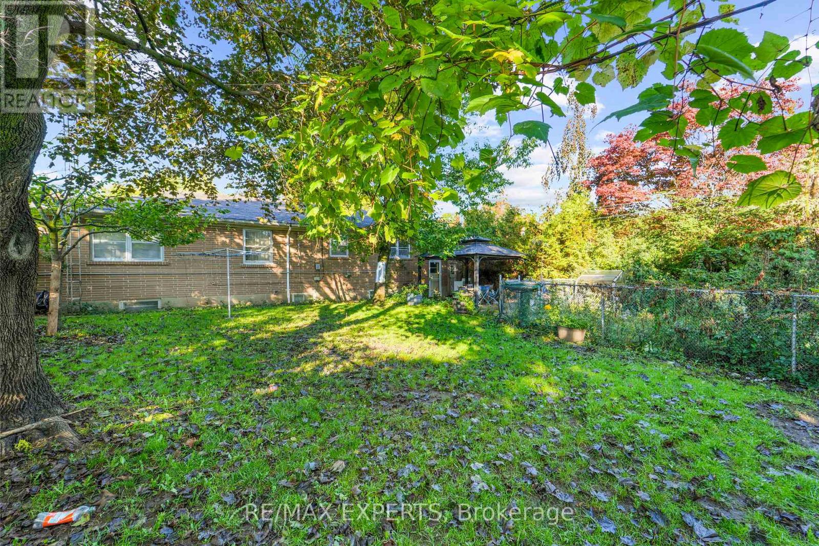 19 Duncombe Boulevard, Toronto, Ontario  M1M 3A4 - Photo 9 - E12817318