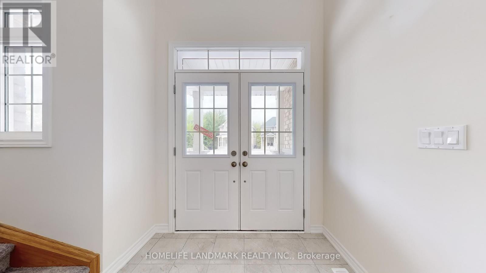 119 Hawkins Street, Georgina, Ontario  L0E 1R0 - Photo 4 - N12817338