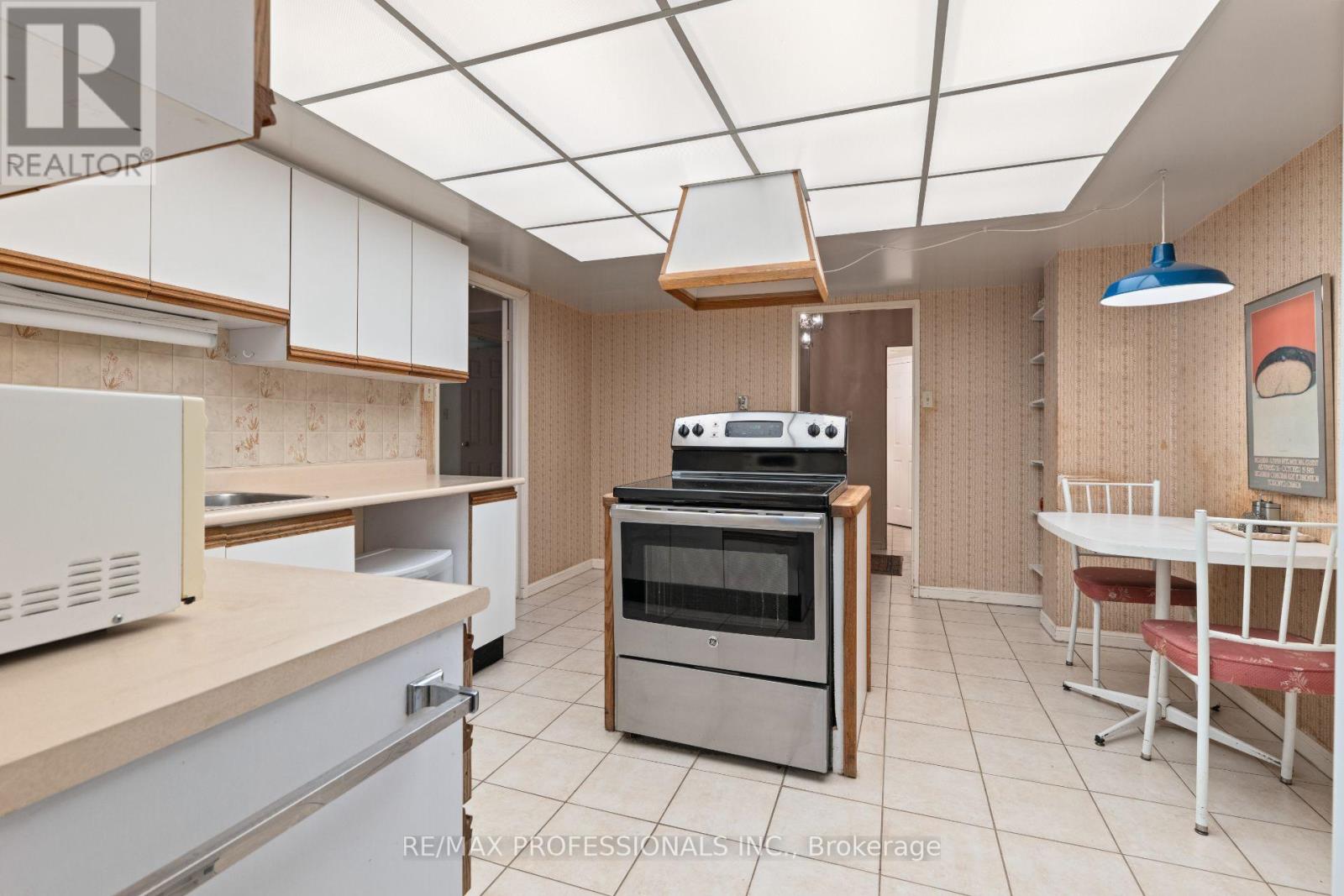 404 - 2545 Bloor Street W, Toronto, Ontario  M6S 1S1 - Photo 10 - W12817222