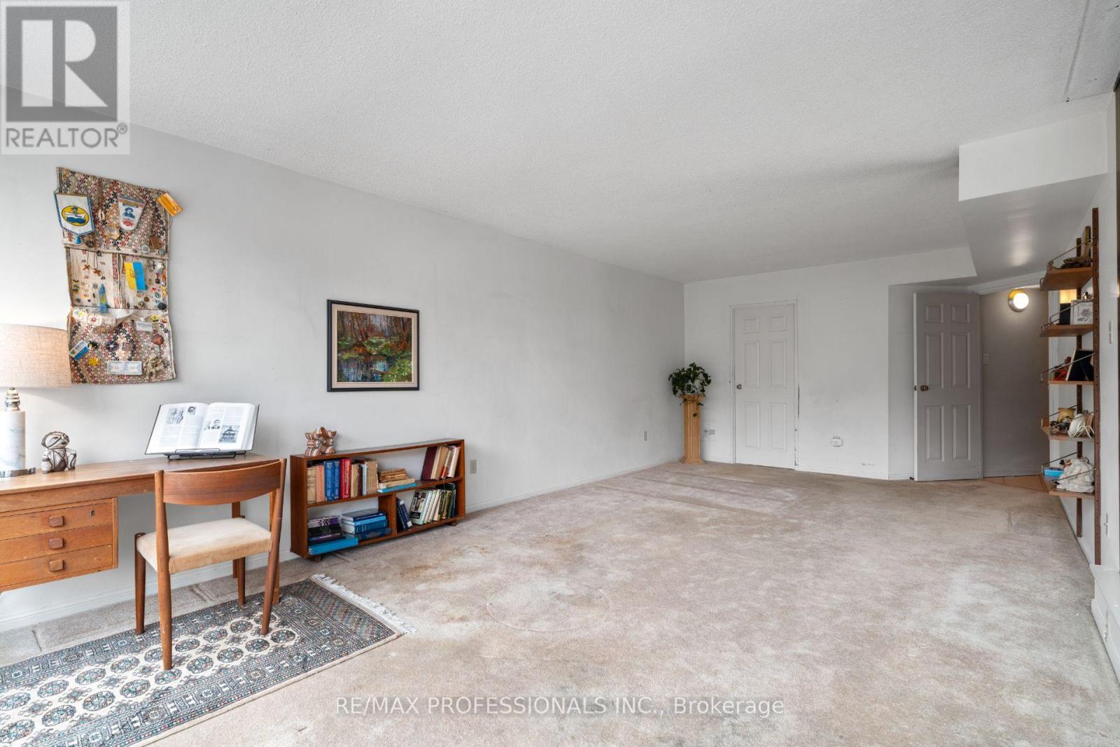 404 - 2545 Bloor Street W, Toronto, Ontario  M6S 1S1 - Photo 18 - W12817222