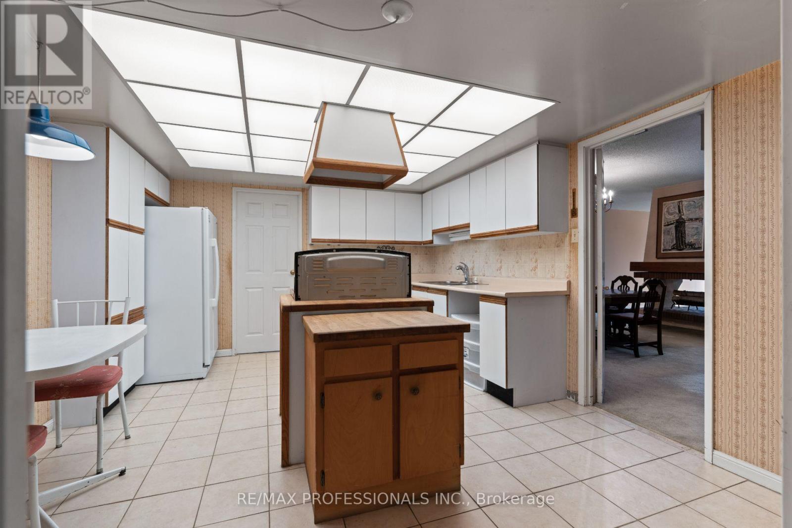 404 - 2545 Bloor Street W, Toronto, Ontario  M6S 1S1 - Photo 8 - W12817222