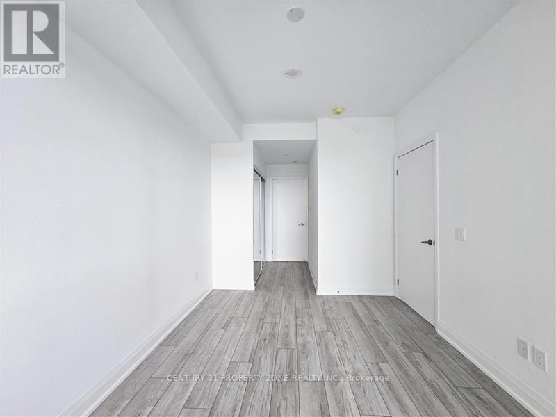 501 - 1035 Southdown Road, Mississauga, Ontario  L5J 0A2 - Photo 4 - W12817308