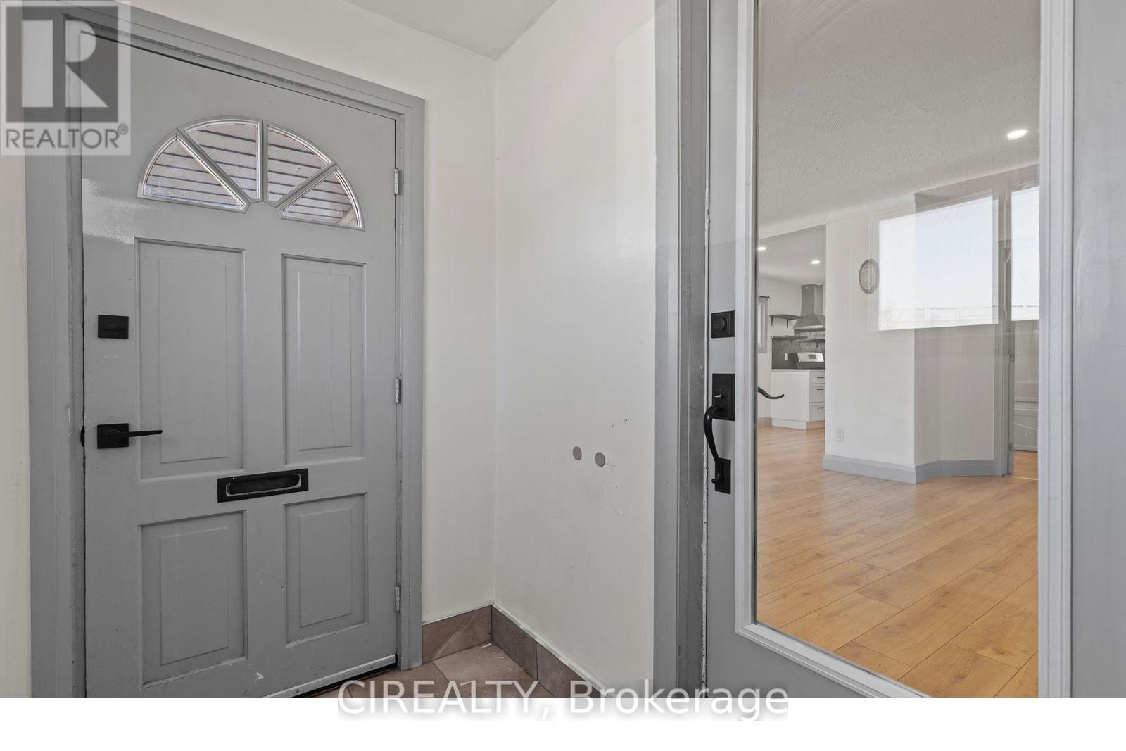 14 Elmwood Avenue, St. Catharines, Ontario  L2R 2T7 - Photo 2 - X12817372