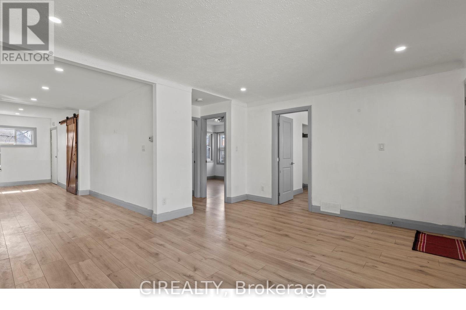 14 Elmwood Avenue, St. Catharines, Ontario  L2R 2T7 - Photo 3 - X12817372