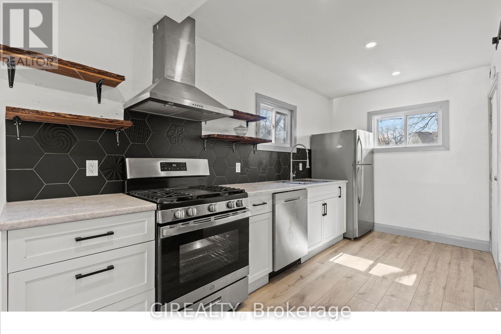 14 Elmwood Avenue, St. Catharines, Ontario  L2R 2T7 - Photo 7 - X12817372