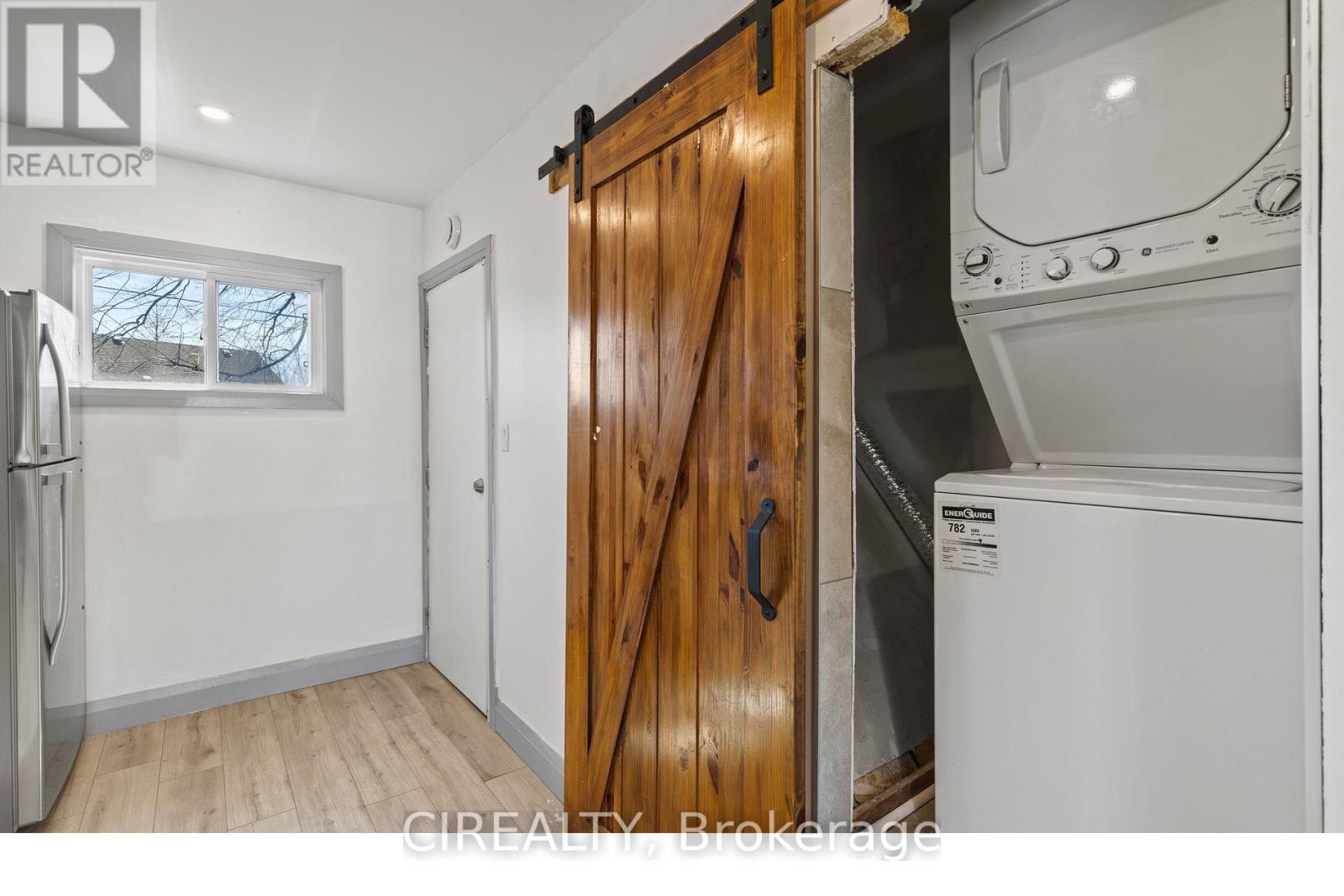 14 Elmwood Avenue, St. Catharines, Ontario  L2R 2T7 - Photo 8 - X12817372