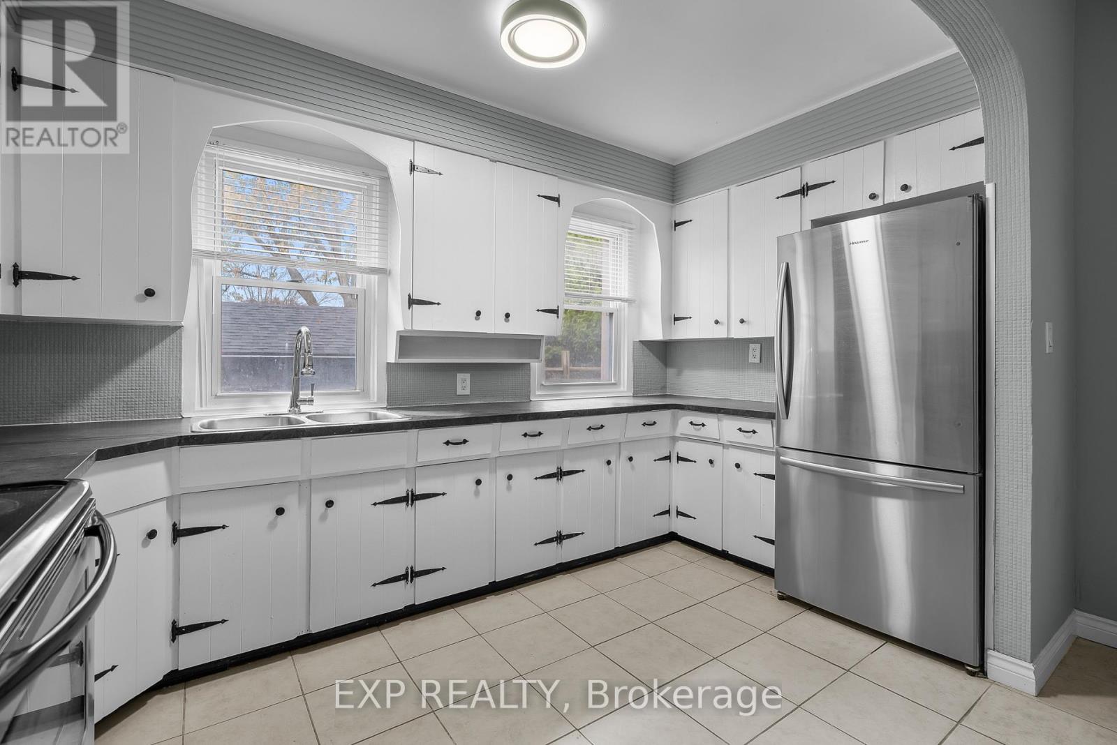 4160 Dorchester Road, Niagara Falls, Ontario  L2E 6N2 - Photo 8 - X12817418