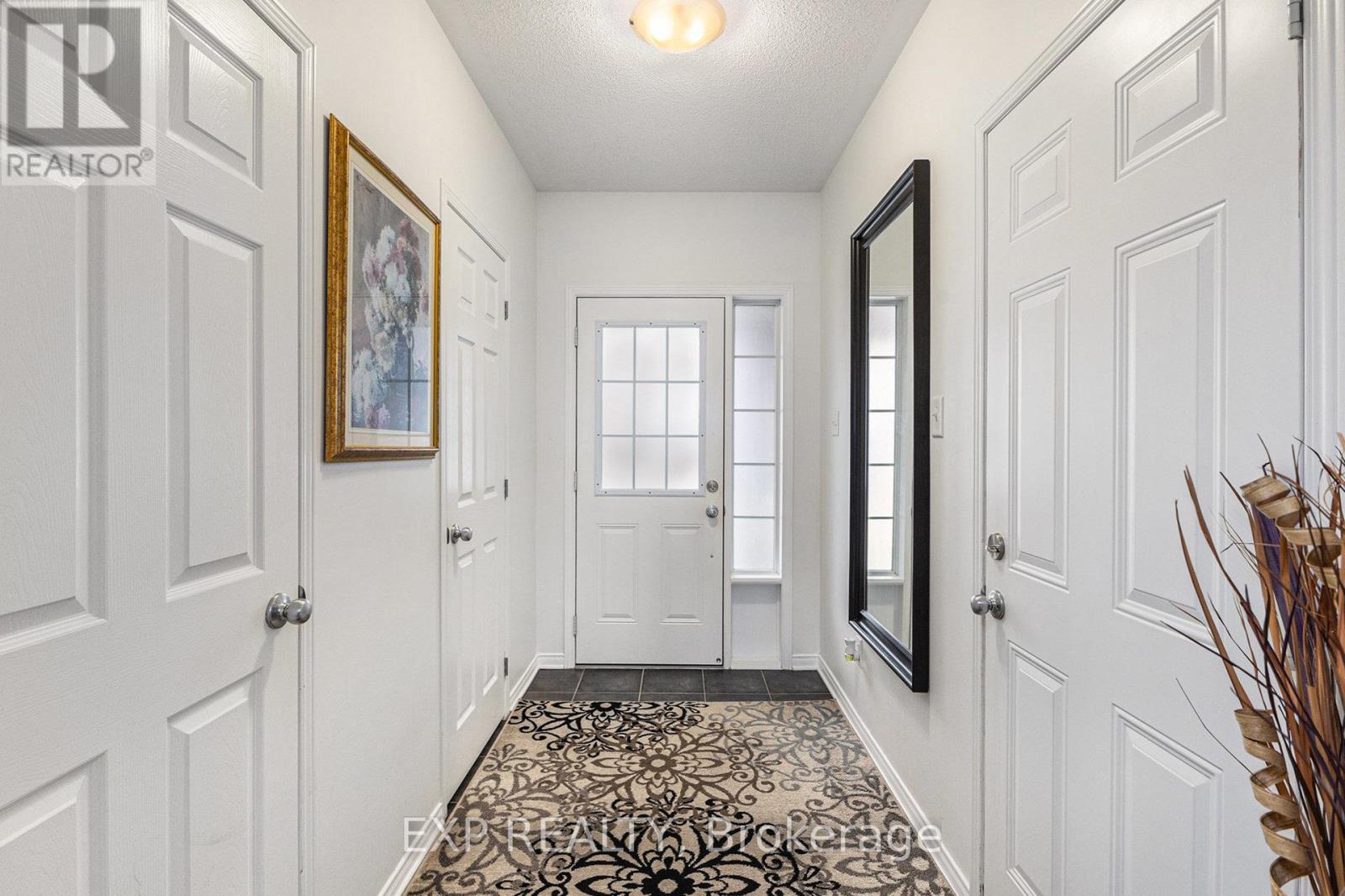 407 Heathrow Private, Ottawa, Ontario  K2S 0M9 - Photo 3 - X12795596