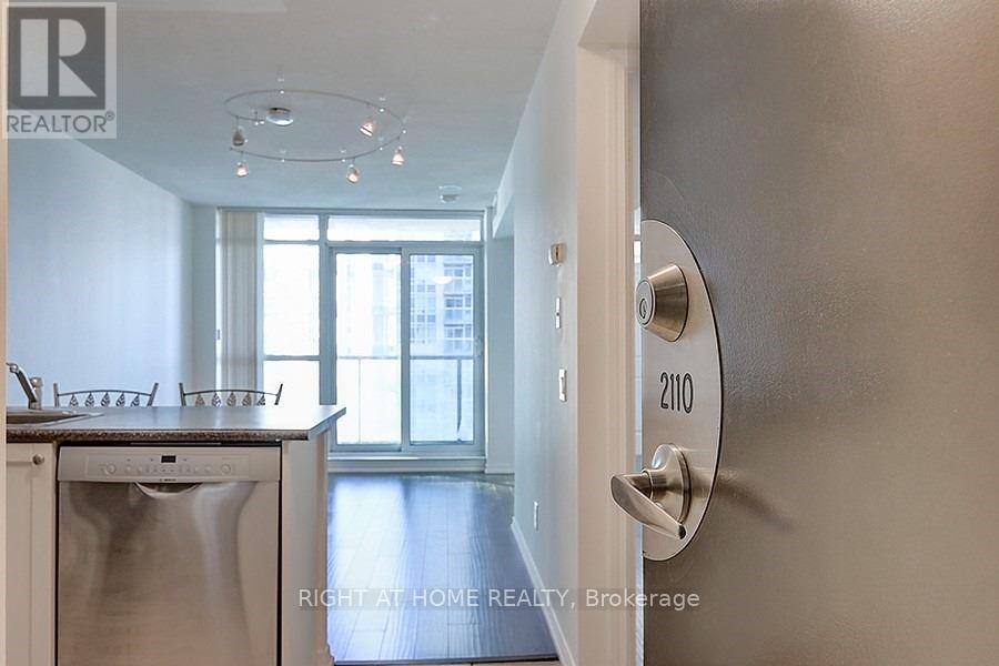 2110 - 28 Harrison Garden Boulevard, Toronto, Ontario  M2N 7B5 - Photo 4 - C12817406