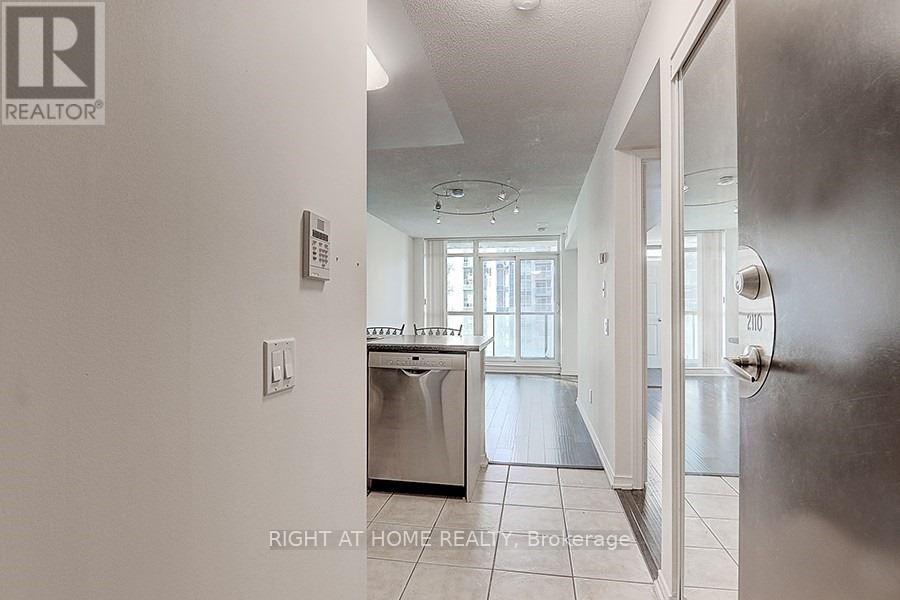 2110 - 28 Harrison Garden Boulevard, Toronto, Ontario  M2N 7B5 - Photo 5 - C12817406