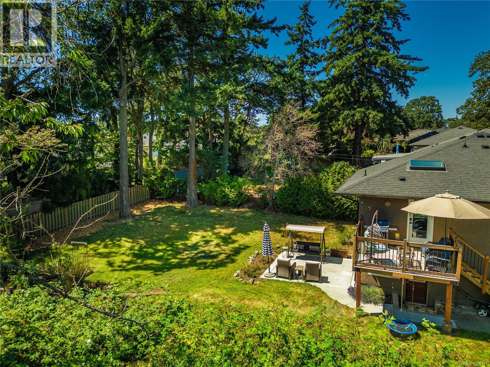 1299 Camrose Cres, Saanich, British Columbia  V8P 1N6 - Photo 2 - 1026717