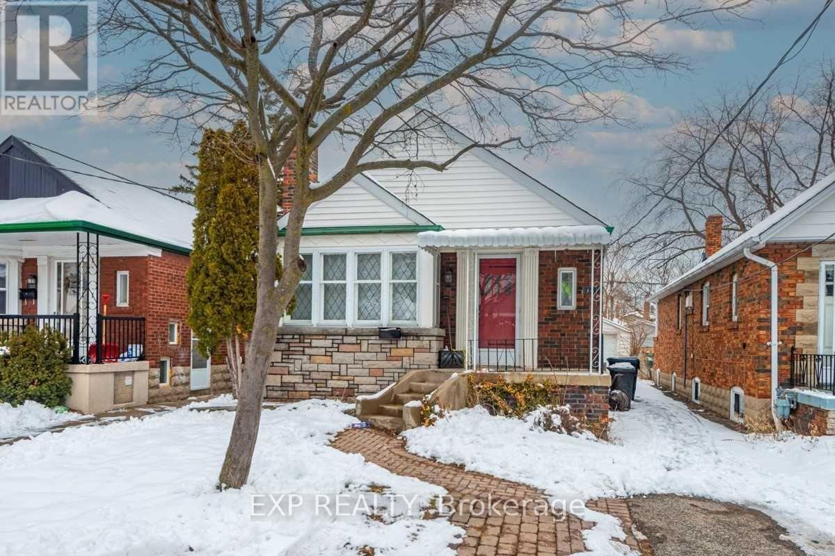 11 Fairside Avenue, Toronto, Ontario  M4C 3G8 - Photo 2 - E12817386