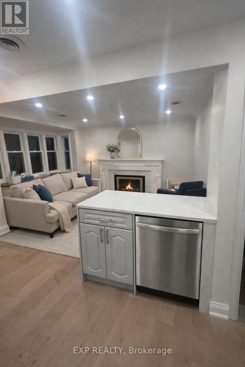 11 Fairside Avenue, Toronto, Ontario  M4C 3G8 - Photo 5 - E12817386