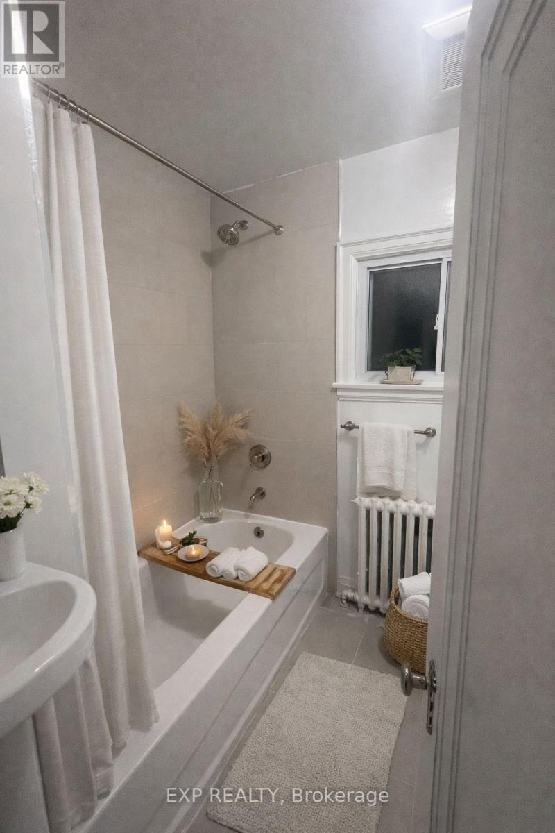 11 Fairside Avenue, Toronto, Ontario  M4C 3G8 - Photo 7 - E12817386