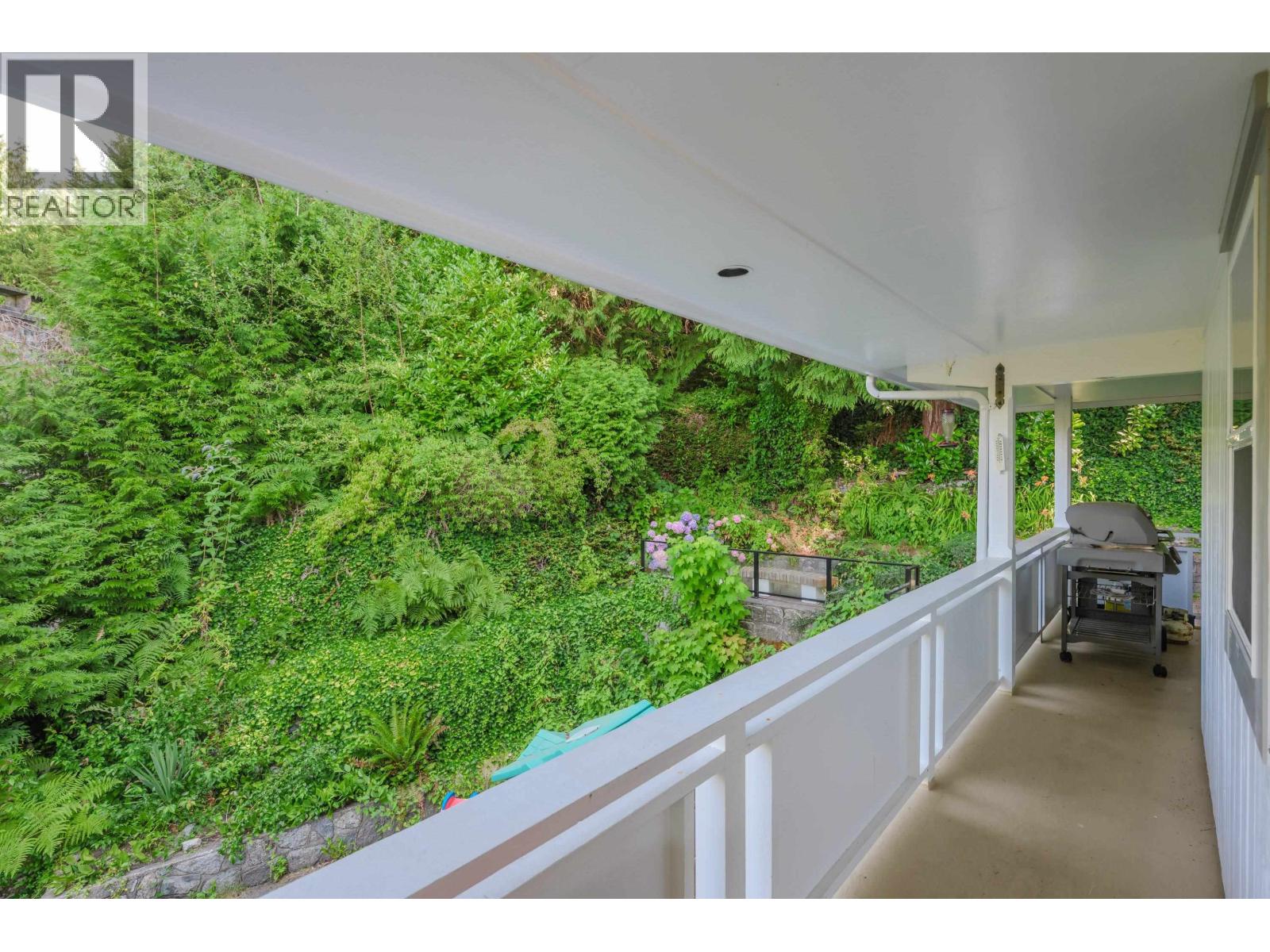 5560 Greenleaf Road, West Vancouver, British Columbia  V7W 1N6 - Photo 30 - R3090229