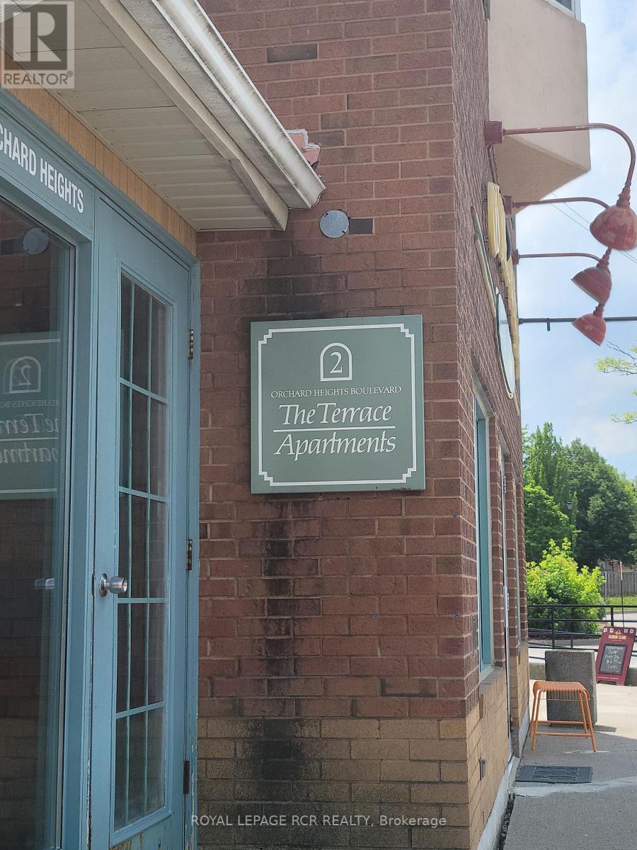 243 - 2 Orchard Heights Boulevard, Aurora, Ontario  L4G 3W3 - Photo 2 - N12639658