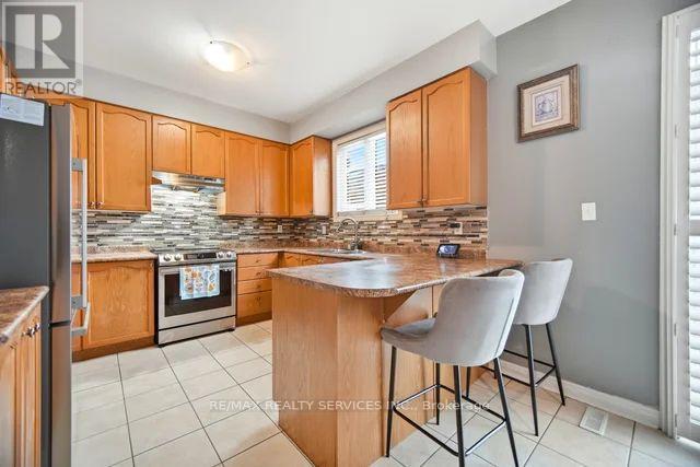 104 Begonia Crescent, Brampton, Ontario  L7A 0M7 - Photo 11 - W12817390