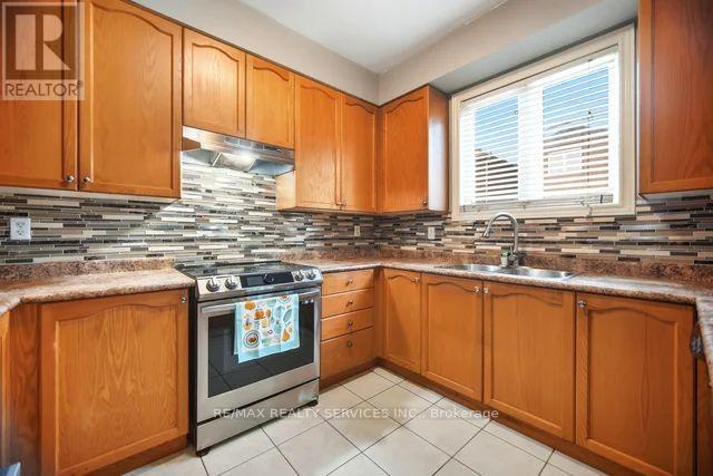 104 Begonia Crescent, Brampton, Ontario  L7A 0M7 - Photo 12 - W12817390