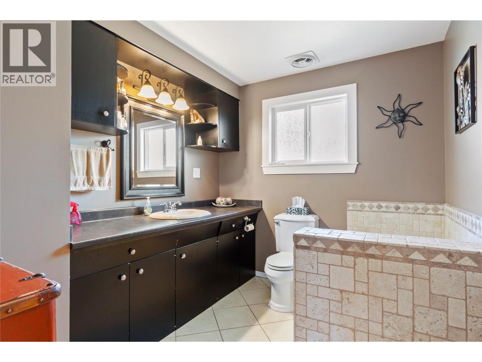 702 Second Avenue, Chase, British Columbia V0E 1M0 - Photo 32 - 10361805