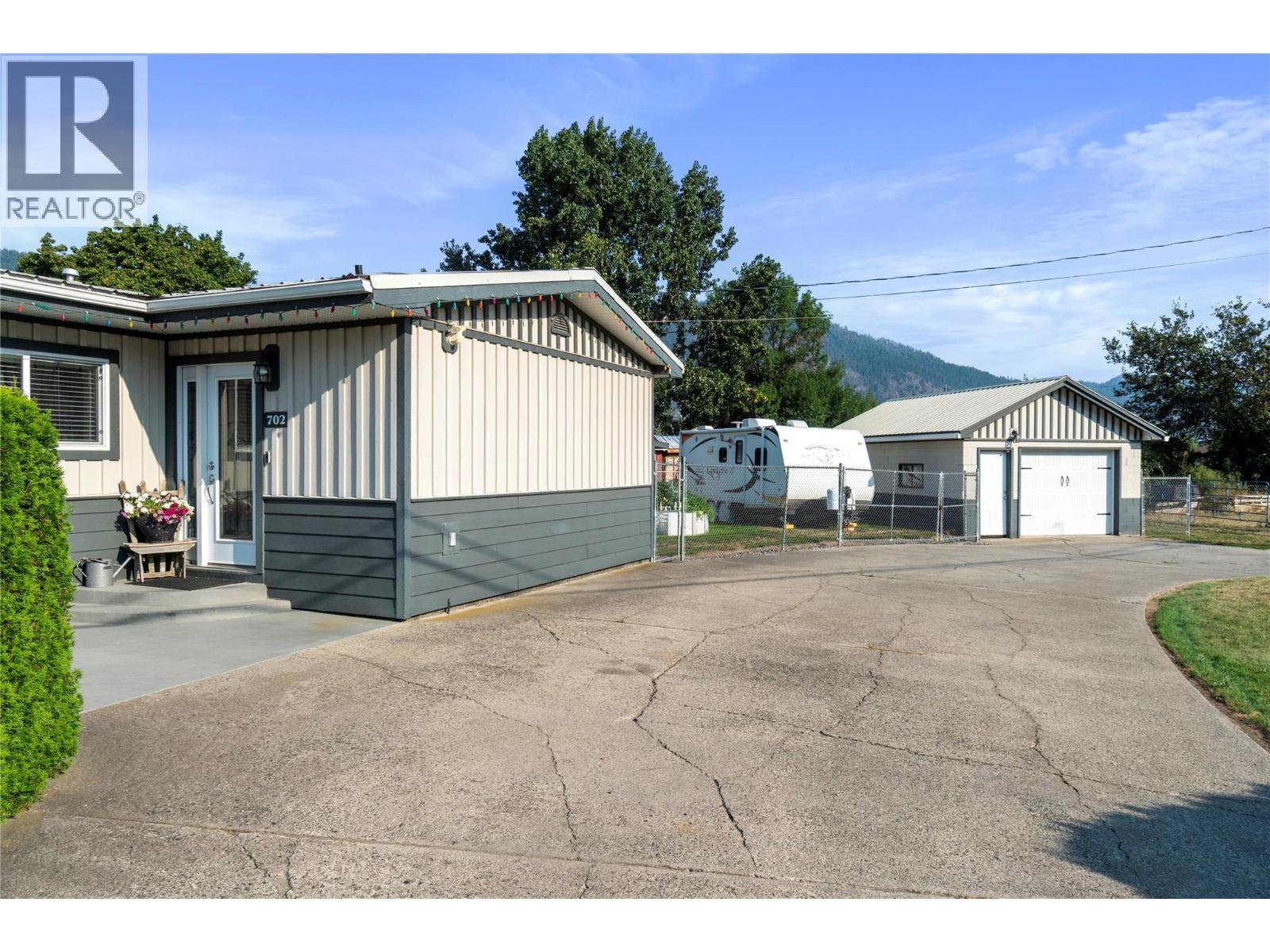 702 Second Avenue, Chase, British Columbia V0E 1M0 - Photo 5 - 10361805