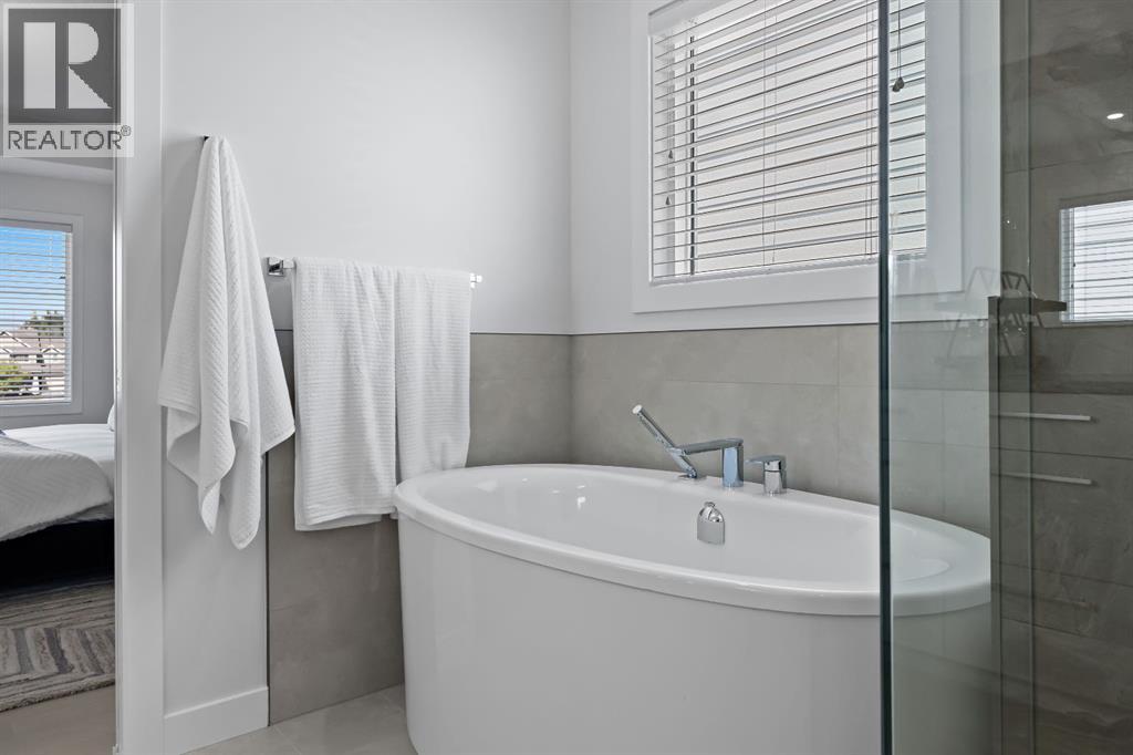 46 Westland Park Sw, Calgary, Alberta  T3H 0W1 - Photo 29 - A2259010