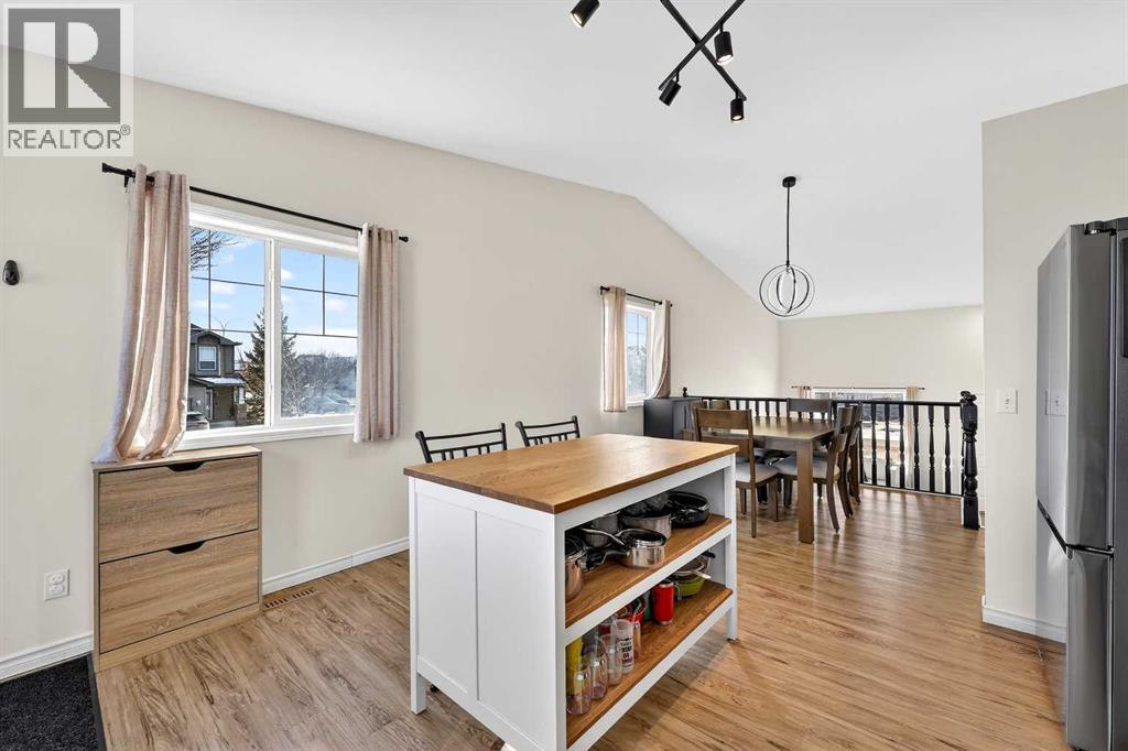 250 Cimarron Boulevard, Okotoks, Alberta  T1S 2E5 - Photo 11 - A2285608