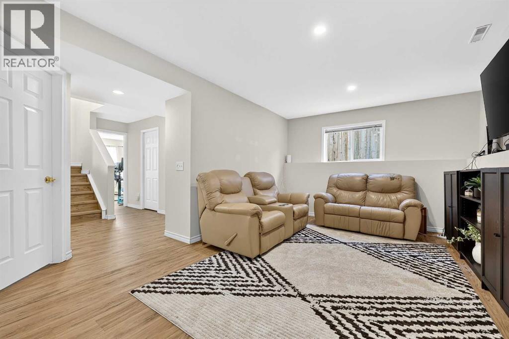 250 Cimarron Boulevard, Okotoks, Alberta  T1S 2E5 - Photo 21 - A2285608