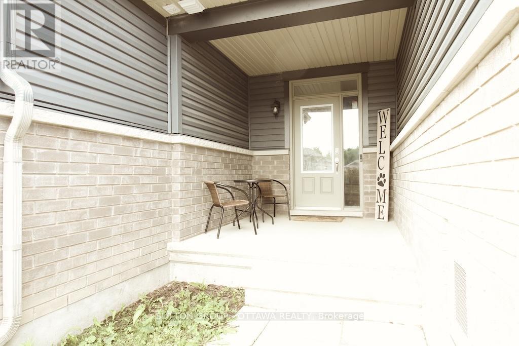 303 Rue De L Etang Street, Clarence-Rockland, Ontario  K4K 0K1 - Photo 3 - X12817434