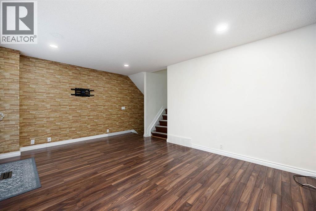 116 Wallace Place, Fort Mcmurray, Alberta  T9H 4P9 - Photo 3 - A2279645