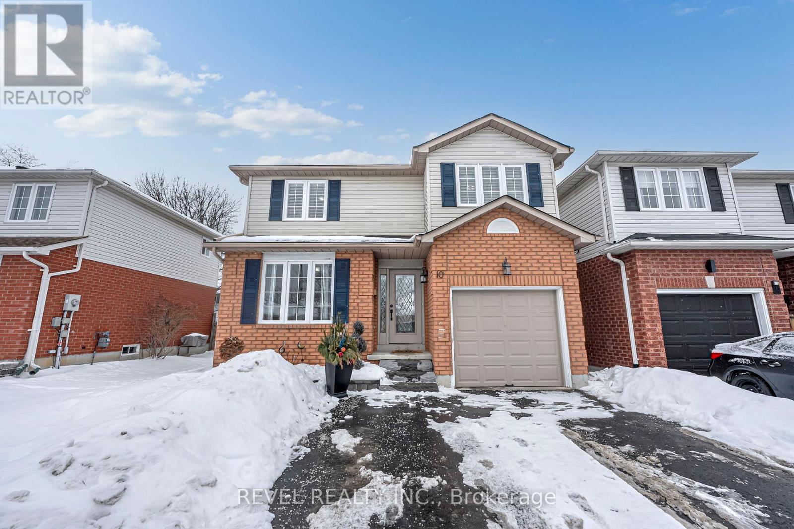 10 BARRON COURT, Clarington, Ontario