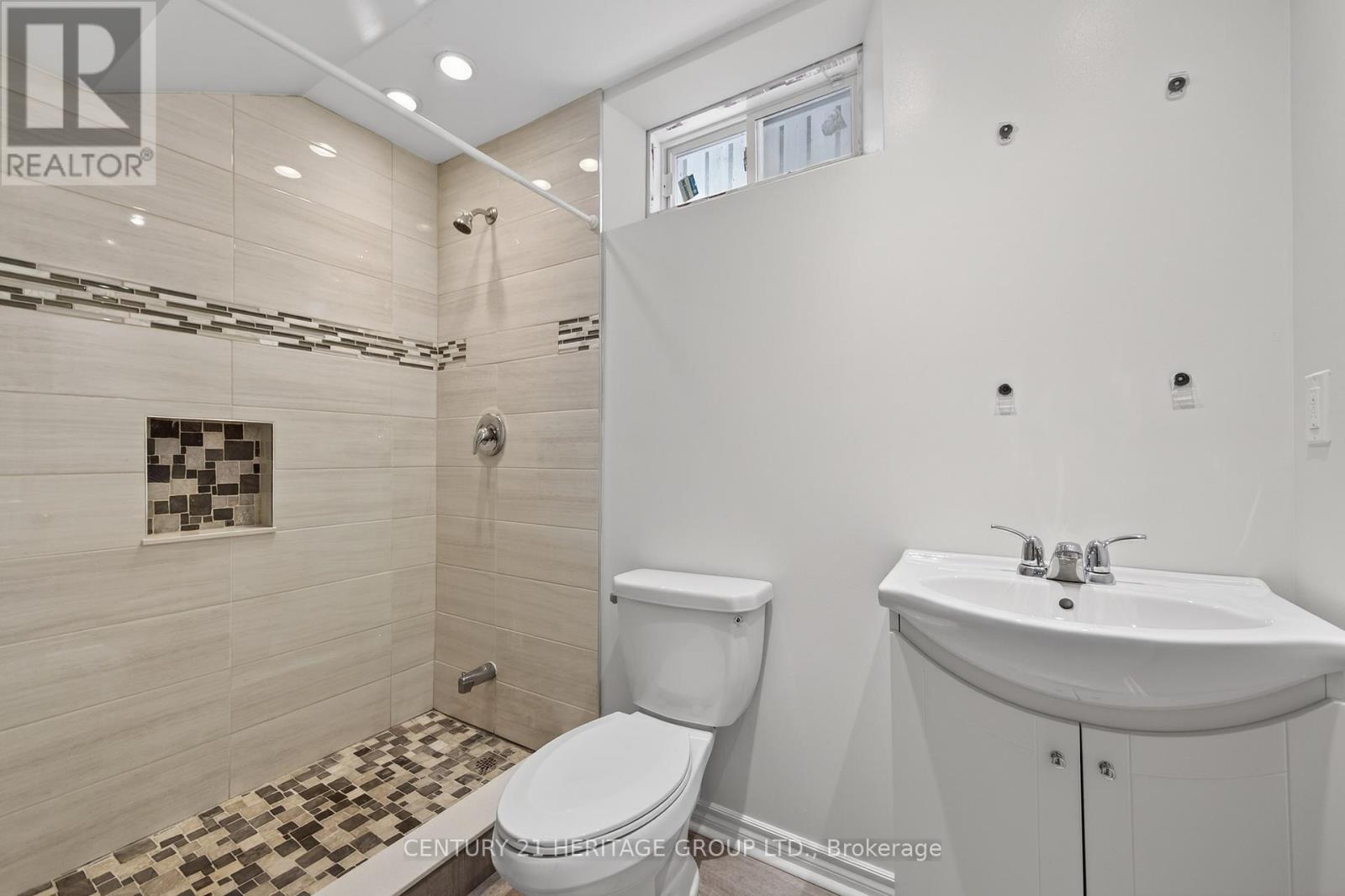 44 Acorn Lane, Bradford West Gwillimbury, Ontario  L3Z 0H6 - Photo 38 - N12817446