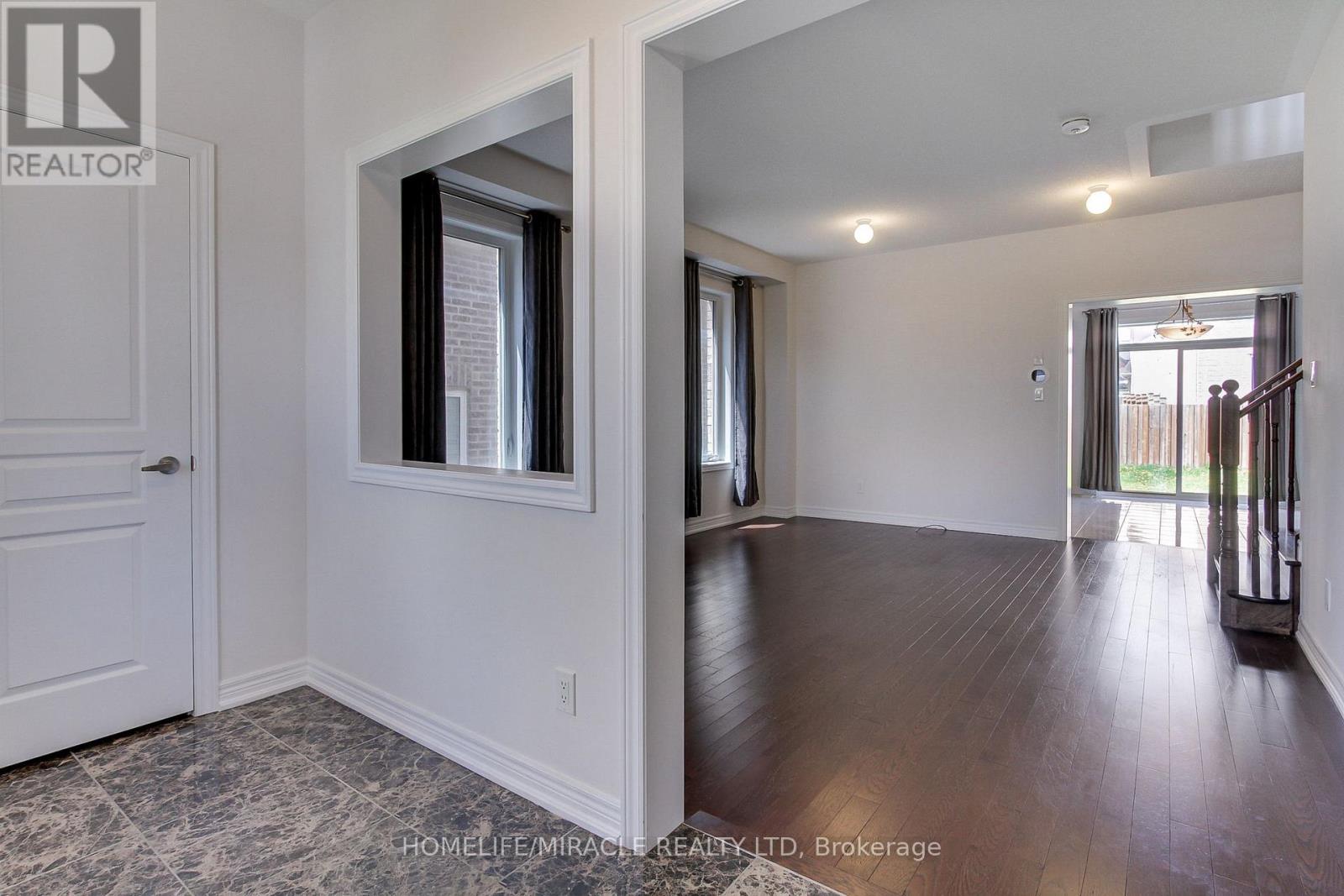 992 Green Street, Innisfil (Lefroy), Ontario  L0L 1W0 - Photo 7 - N12817474