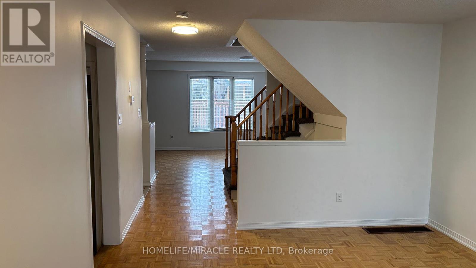 7 Arabia Gate, Brampton, Ontario  L6R 2P3 - Photo 4 - W12804400