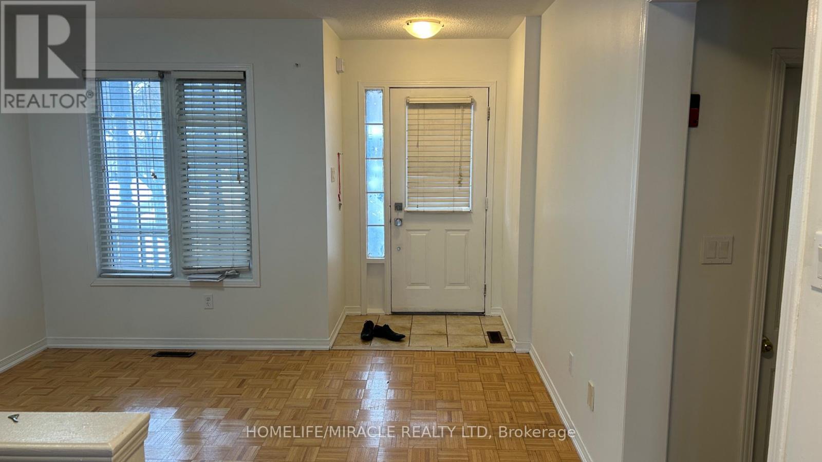 7 Arabia Gate, Brampton, Ontario  L6R 2P3 - Photo 5 - W12804400