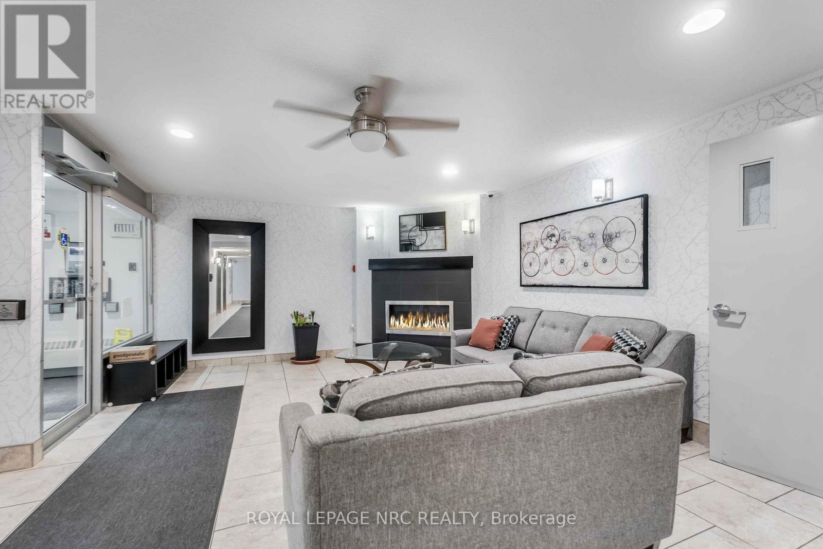 418 - 198 Scott Street, St. Catharines, Ontario  L2N 5T3 - Photo 2 - X12815770