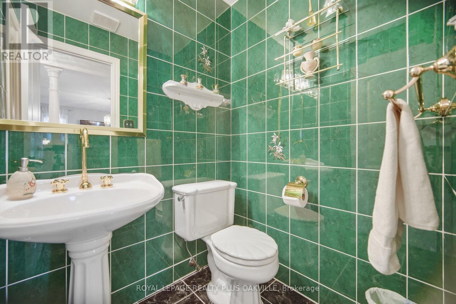 3395 Trelawny Circle, Mississauga, Ontario  L5N 6N6 - Photo 20 - W12817444