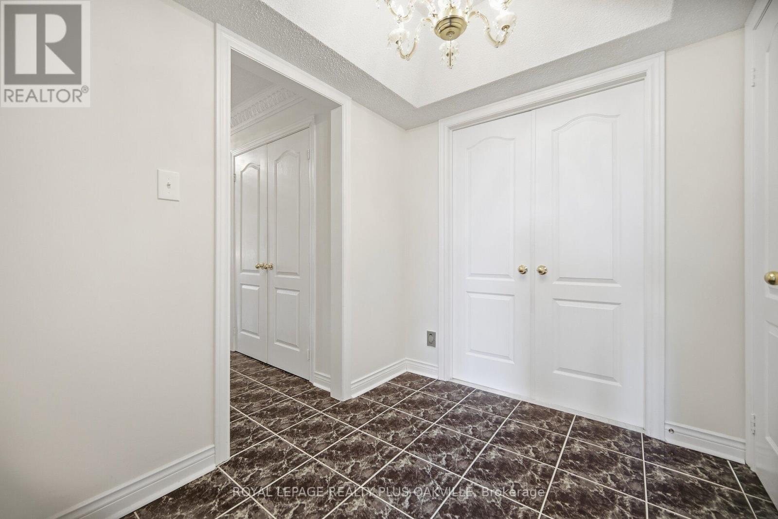 3395 Trelawny Circle, Mississauga, Ontario  L5N 6N6 - Photo 21 - W12817444