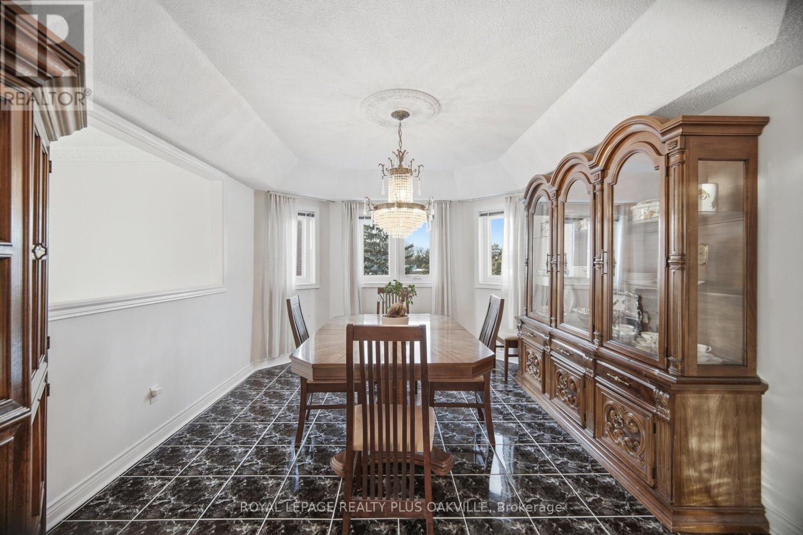 3395 Trelawny Circle, Mississauga, Ontario  L5N 6N6 - Photo 9 - W12817444