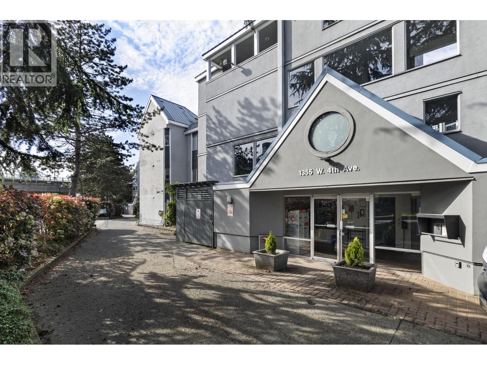 13 1355 W 4TH AVENUE, Vancouver